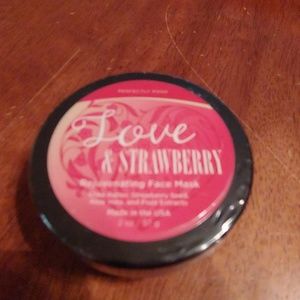 Perfectly Posh Love & Strawberry mask
